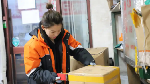 云南省首个快递行业集体合同在昆明签订