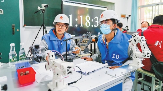 云南省工信战线244名产业工人比拼技能