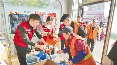 河南省郑州市总工会举行“我是驿站工小惠”爱心循环捐赠活动