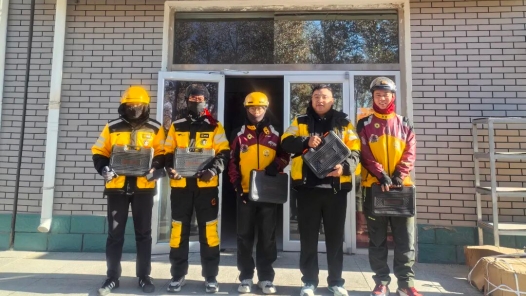 内蒙古二连浩特市总工会为新就业形态劳动者送上“暖心防护包”