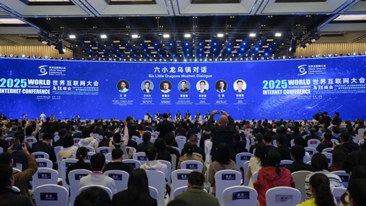 财经聚焦丨“六小龙乌镇对话”，他们如何思考AI和未来