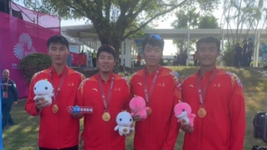 获得十五运会开幕后首金 江苏赛艇队笑逐颜开