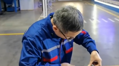 “大国工匠”池昭就：指尖锉出“航天精度”