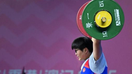 全运会举重女子81公斤级决赛彭翠婷摘金 抓举超世界纪录