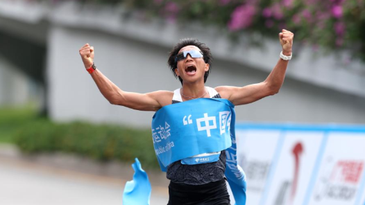 粤港澳全运会｜何杰夺得十五运会男子马拉松冠军