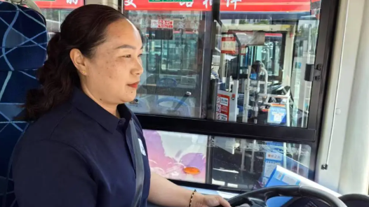 追梦·一线职工风采录丨用真诚服务打造“车轮上的家”