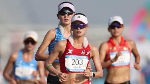 杨家玉搭档石升吉收获马拉松竞走混合接力冠军