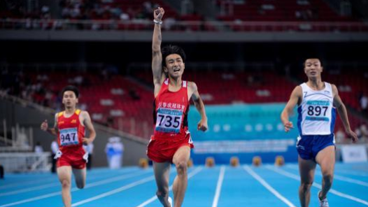 00后包揽百米“飞人大战”金牌