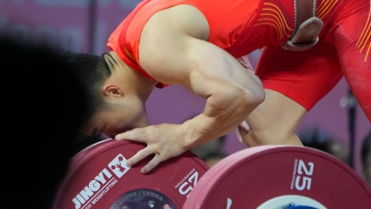 全运会｜举重：石智勇告别战夺金