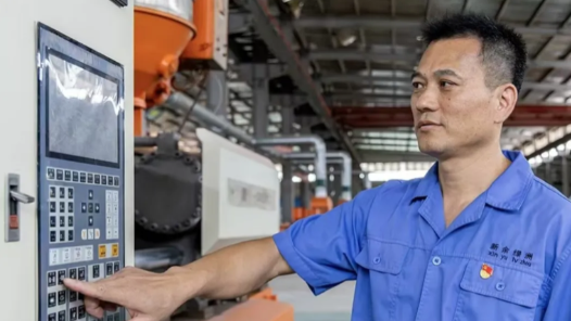 全国劳动模范钟桂根：实干成就梦想