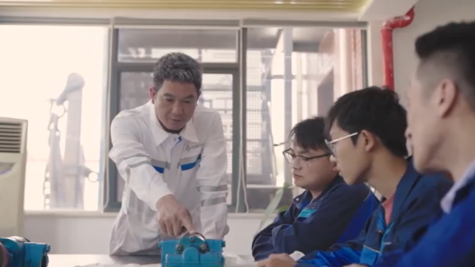 以身为“锚” 以技为“擎”——记全国劳动模范“三航砼26”轮机长王遵明