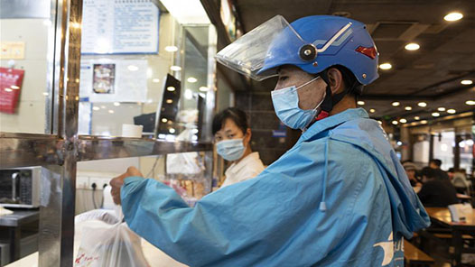 外卖骑手送餐出事故获得双赔