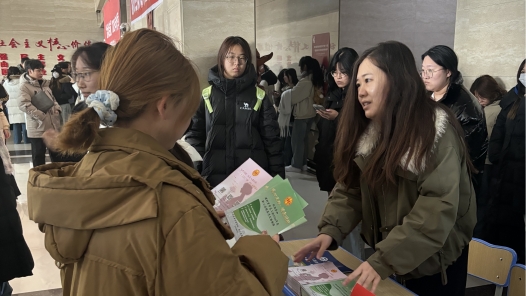 内蒙古满洲里市总工会助力高校毕业生走稳求职路