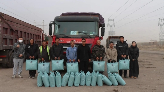 内蒙古锡林浩特市总工会开展“一路有你 温暖同行”货车司机集中入会慰问活动