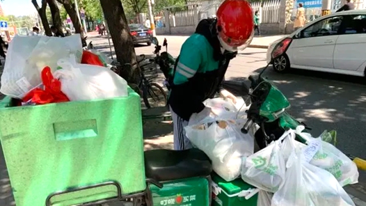 聚焦新就业形态劳动者｜生鲜配送“货重价低”，配送员权益谁来托底？