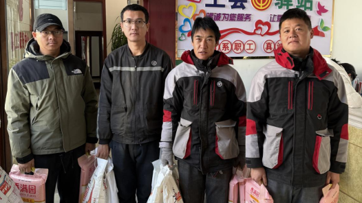 河北省沽源县总工会依托工会驿站派送冬日“暖新礼包”
