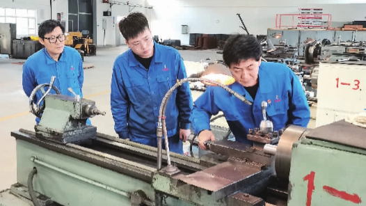 刘元明：突破“卡脖子”赋能“老设备”