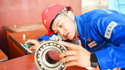 “工人端的是技术饭碗，没真本事可不行”