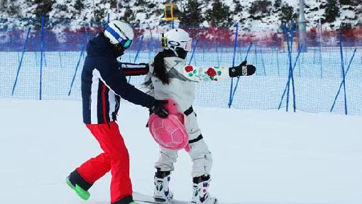 内蒙古自治区赤峰市冬季旅游季在美林谷滑雪场启动