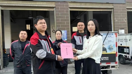 江西省萍乡市湘东区总工会为新就业形态劳动者赠送职工互助计划“暖心大礼”