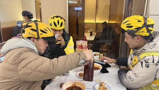 青海同仁市总工会试点新就业形态劳动者“爱心餐”