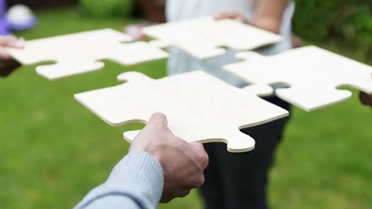 拒绝参加年会表演被开除，员工受罚“冤不冤”？