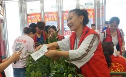 河南漯河巾帼志愿者开展AI时光讲堂主题公益活动