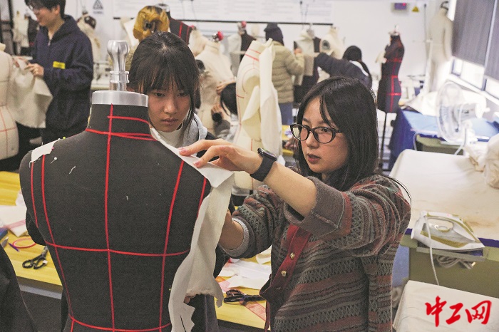 3254456_tpzz_1765518262688_b 3254456_tpzz_1765518262688_b