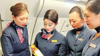 高跟鞋退场、自选裤装上线，空乘新工装何以上热搜？