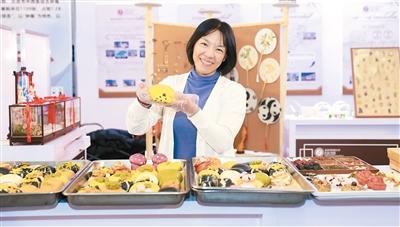 中医手串、药膳面包、四季香囊…… 医院开起“文化超市”