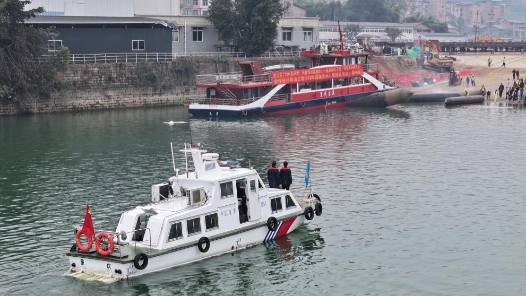 重庆忠县“背篓轮渡”升级焕新下水试航