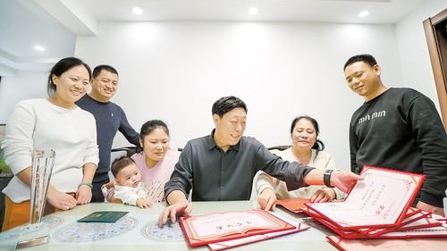 惊涛骇浪中的“生命卫士”