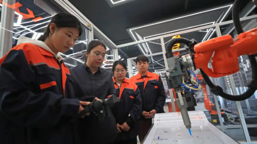 四川省成都市总工会深化“劳模工匠助企行”专项行动