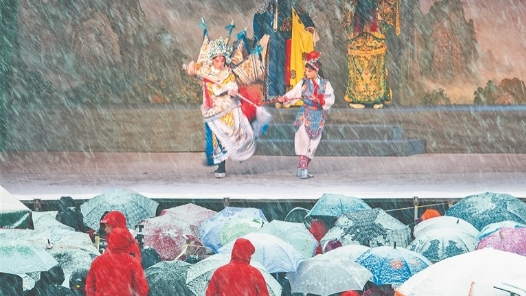 神州看点·古调新声｜一台戏，“暖”了寒冬