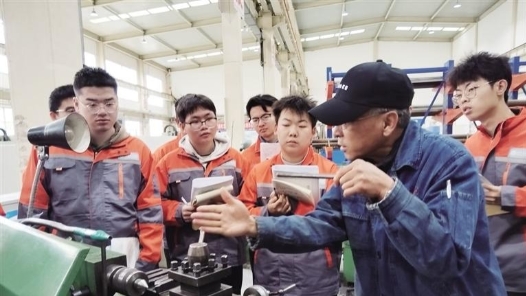 “工匠学院直通车”开到生产一线