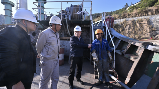 福建福州劳模工匠赴一线“传经送宝”