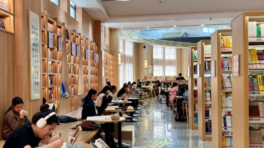 书香沁青春 阅读向未来