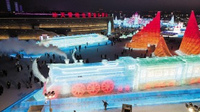 老火车“鸣笛”忆往昔 新高铁“奔驰”向未来