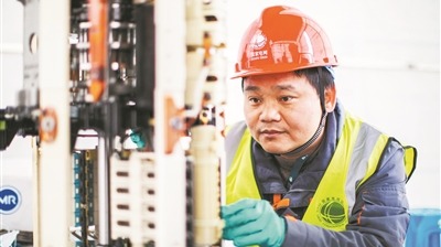 大国工匠｜王开库：攀登电网“珠峰”，守护万家灯火