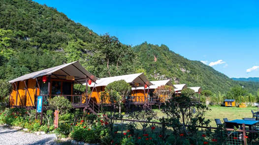 凌晨3点，他们在偏远小村里看星星