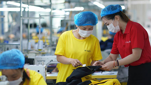 河北阜平精心编织就业网鼓起群众钱袋子