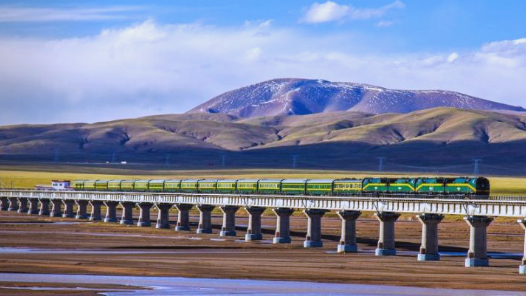 天路职工听诊“万丈盐桥”