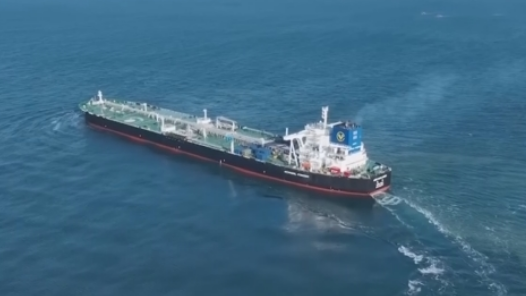 全球首制甲醇双燃料动力智能超大型油轮交付