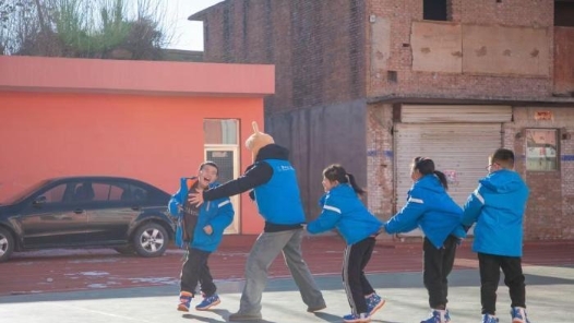 “温暖包”公益项目累计帮助有需要的儿童逾110万人次