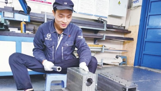 方国华：生产线上的创新工匠