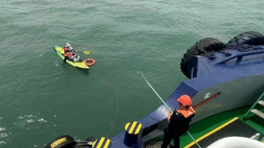 山东港口青岛港两小时紧急转运海上患病船员