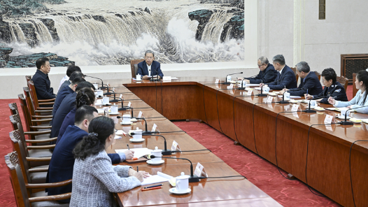 赵乐际同全国人大常委会会议列席代表座谈时强调 深入学习领会党中央对形势的分析判断和决策部署 忠实履行法定职责