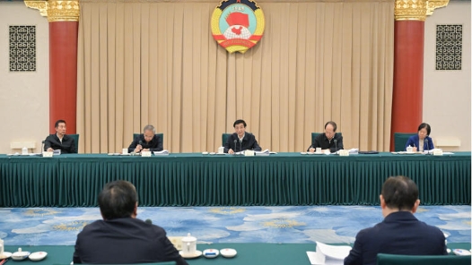 王沪宁主持召开全国政协主席会议