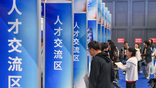 报告称连锁行业AI应用型人才需求紧迫，头部企业缺口超过30%