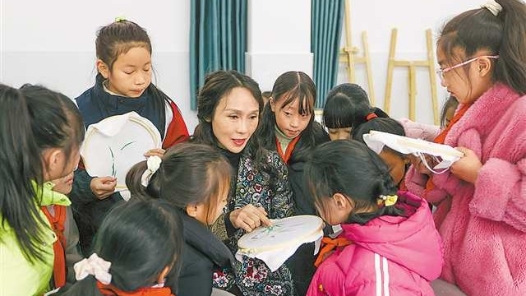 唐丽娟的非遗账本：巫溪嫁花 从传统嫁妆到亿元产业